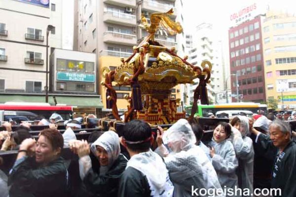 浅草で三社祭開催