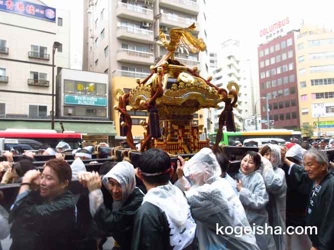 浅草で三社祭開催