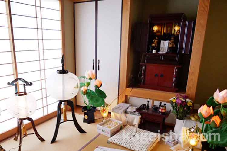 盆提灯はいつから飾れば良いのでしょうか。またいつ片付けますか？