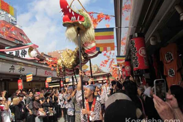 金龍の舞が行われました（浅草寺）