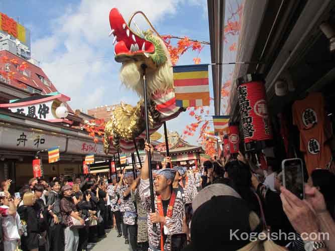 金龍の舞が行われました（浅草寺）