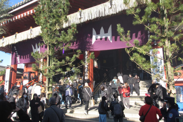 浅草寺　三ヶ日に約283万人が参拝に訪れました